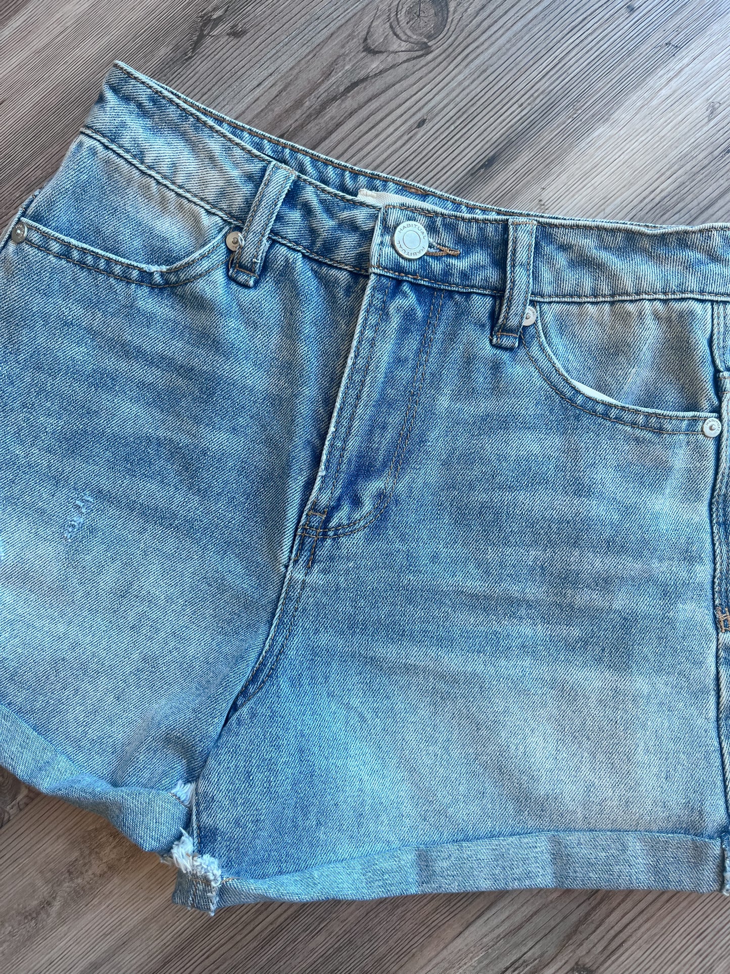 LIGHT STONE SHORT