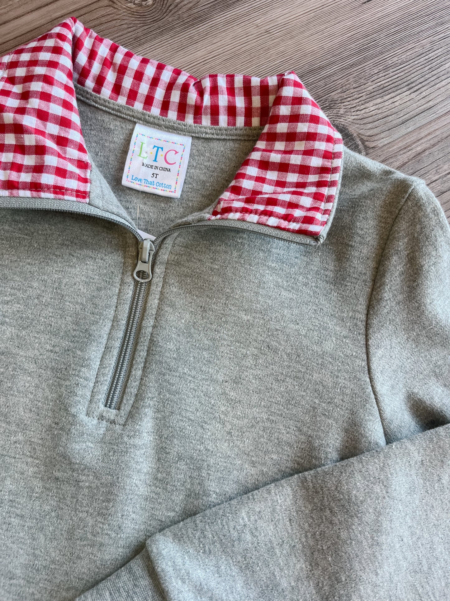 GREY PULLOVER WITH RED TRIM