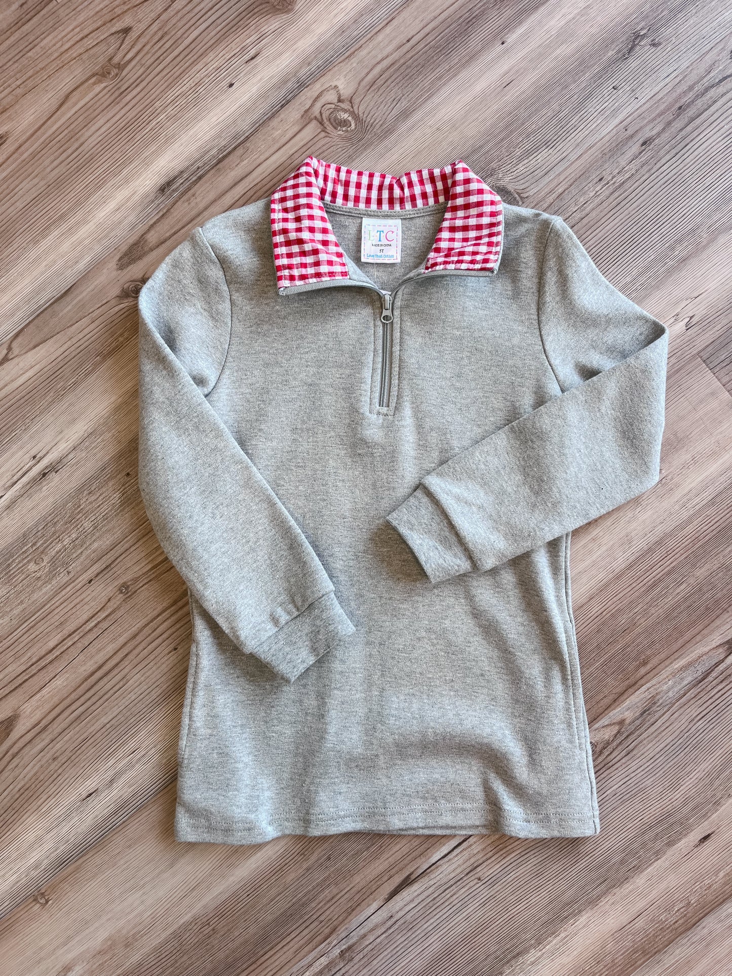 GREY PULLOVER WITH RED TRIM