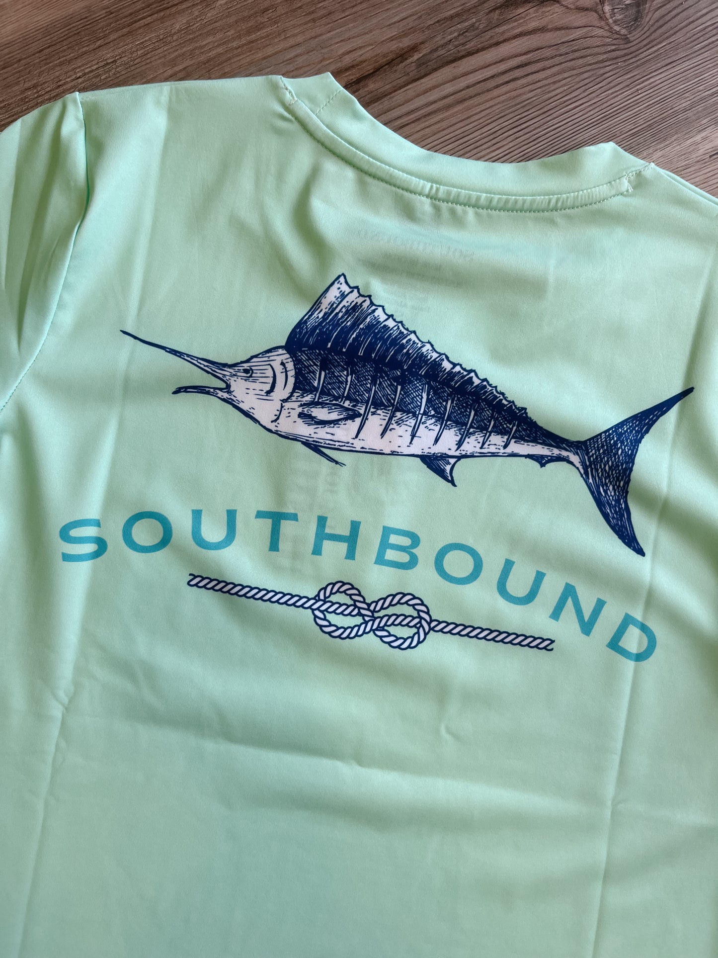 PREFORMANCE TEE WITH FISH